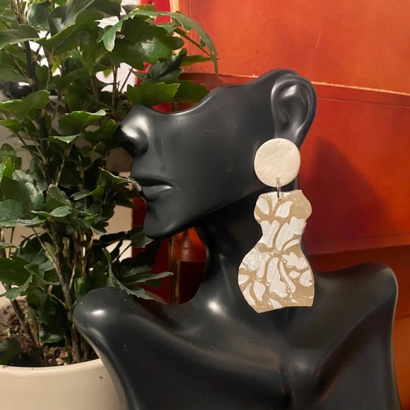 Handmade Clay Earrings | Forms of a Woman Silhouette | Translucent Lace - Picture 4 of 10